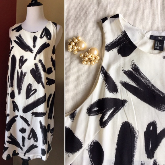 H&M Dresses & Skirts - H&M black and white hearts ♥️ abstract print dress